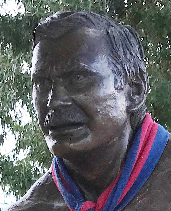 By Created by Mattinbgn 2018; cropped by HappyWaldo - Guildford Ron Barassi Monument 003, CC BY-SA 3.0, https://commons.wikimedia.org/w/index.php?curid=132813064