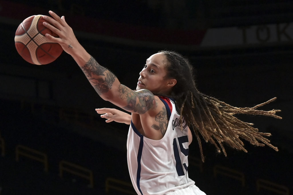 TOPSHOT - USA's Brittney Griner vies for the ball in the women's final basketball match between USA and Japan during the Tokyo 2020 Olympic Games at the Saitama Super Arena in Saitama on August 8, 2021. (Photo by Aris MESSINIS / AFP) (Photo by ARIS MESSINIS/AFP via Getty Images)