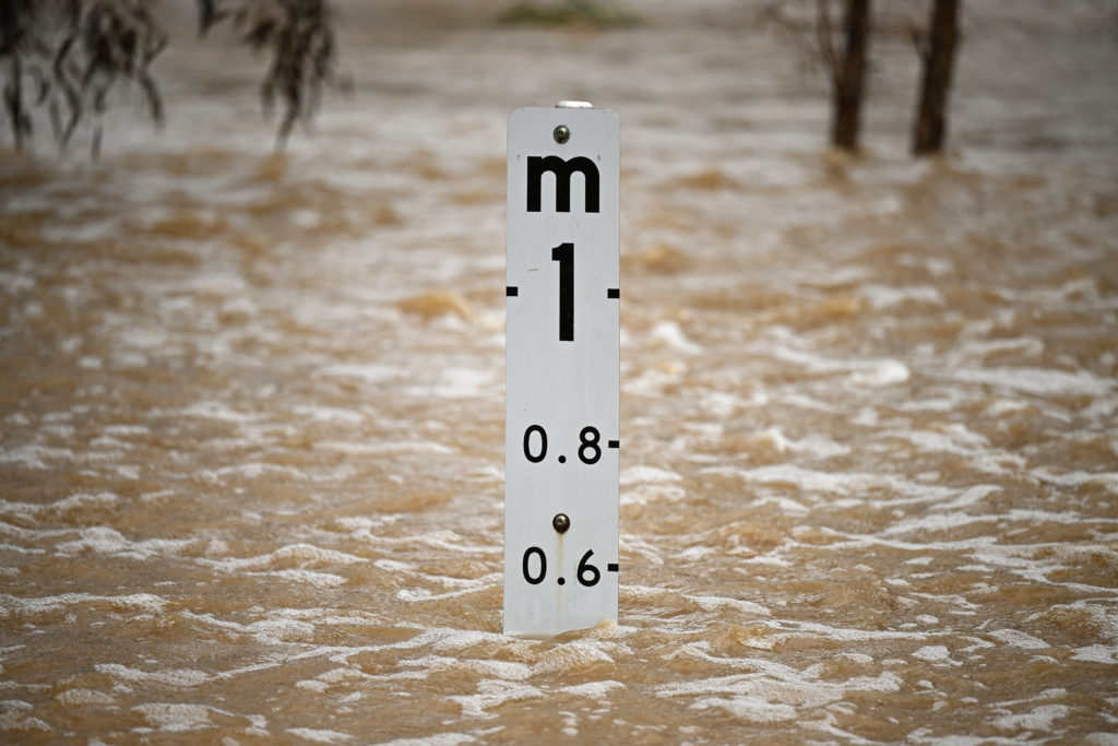A flood level is seen near Strathfieldsaye, Bendigo in Victoria, Thursday, October 13, 2022. Victoria is on alert for heavy rains and flooding, with a severe weather warning issued. (AAP Image/James Ross) NO ARCHIVING